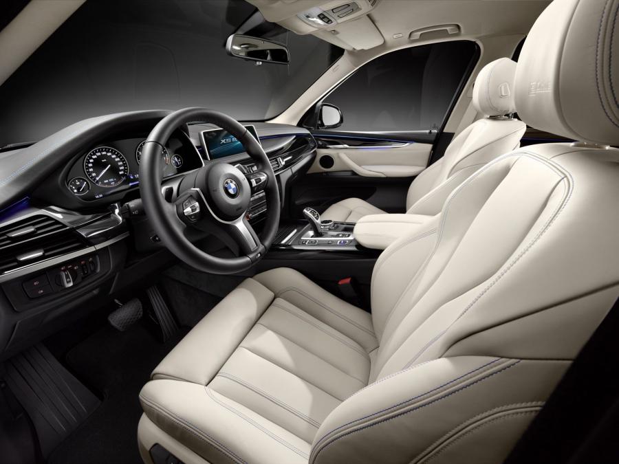 Интерьер BMW X5 eDrive Concept (F15) 2013 года  (фото 3 из 24)